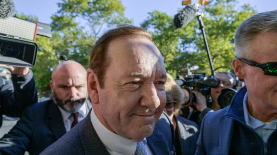 En procès à New York, Spacey confronté à l'homme qui l'accuse d'agression sexuelle en 86