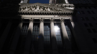 Wall Street apre debole, Dj -0,08%, Nasdaq +0,10%