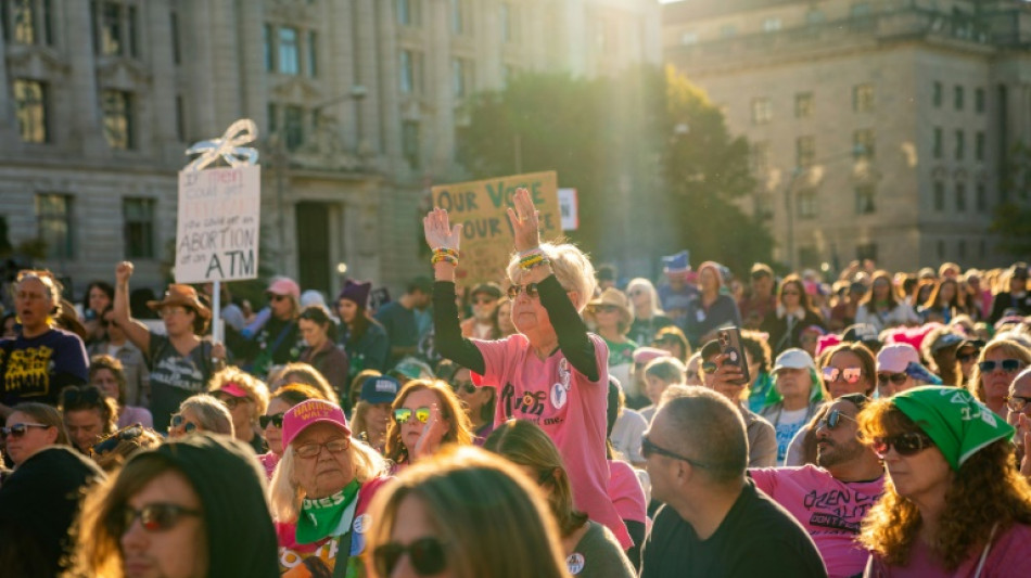 A Washington, des milliers de femmes marchent pour leurs droits et pour Harris