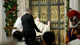 Papst Franziskus läutet Heiliges Jahr ein und feiert Christmette