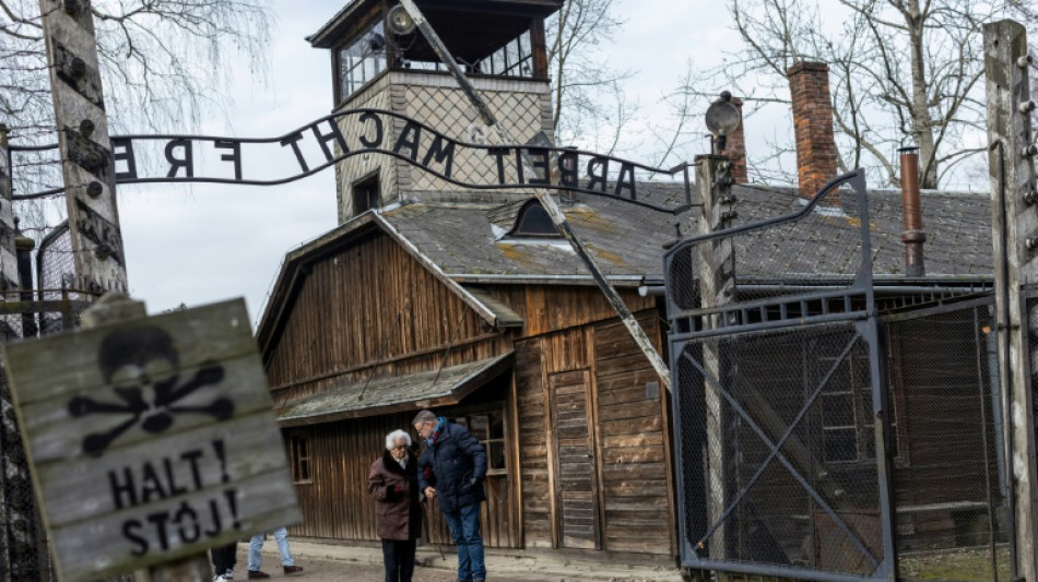 De Auschwitz ao TikTok, como os jovens aprendem sobre o Holocausto