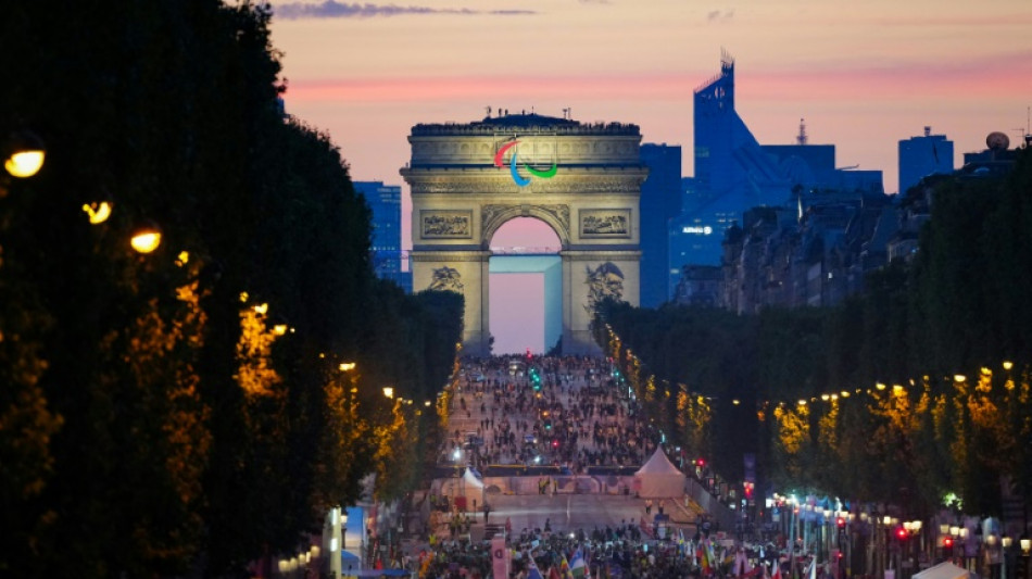 JO de Paris: une dernière fête sur les Champs-Elysées pour célébrer l'équipe de France