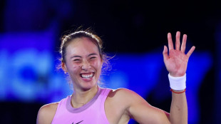 Zheng vence Krejcikova e vai à decisão do WTA Finals