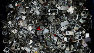 5.3 billion cell phones to become waste in 2022: report