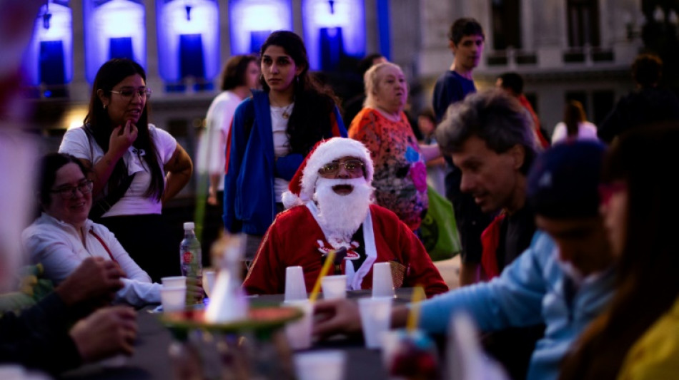 Thousands attend Christmas charity dinner in Buenos Aires