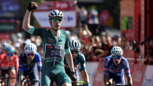 Van Aert gana de nuevo al esprint en la Vuelta, O'Connor sin apuros