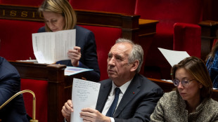 Respinta la mozione di sfiducia contro il governo francese