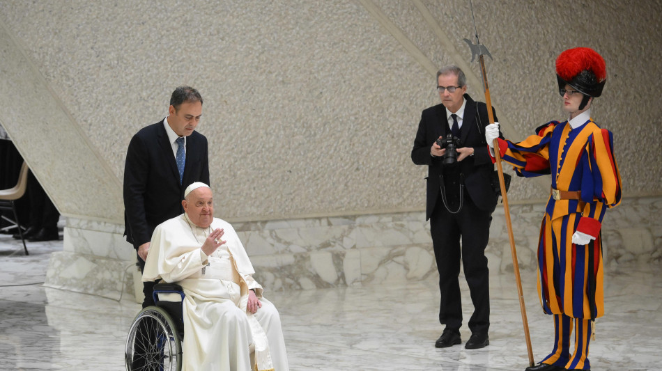 Il Papa, ho ancora la bronchite, non posso leggere