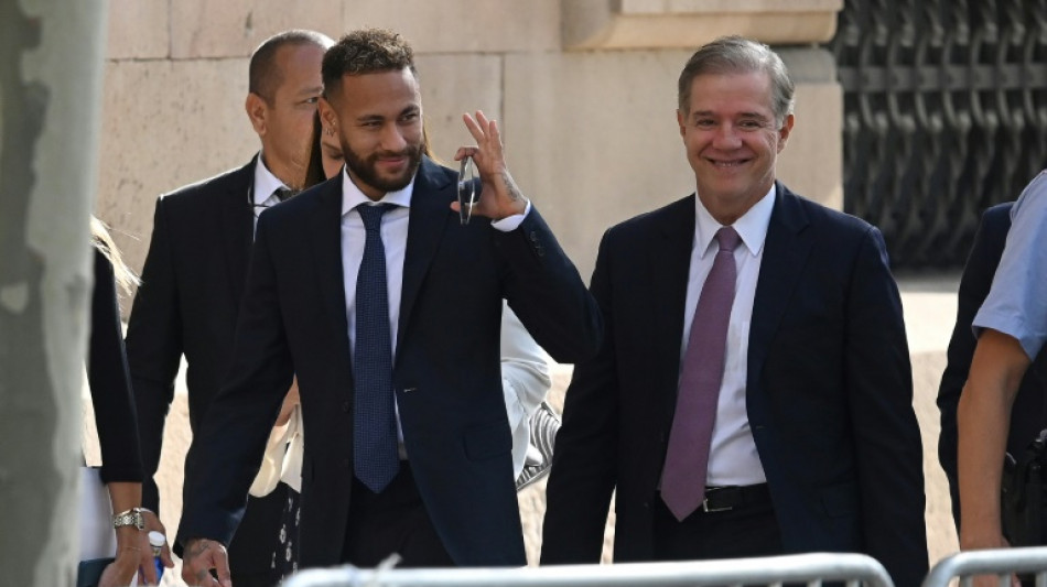 Neymar afirma en su juicio que él firmaba los documentos que su padre le decía