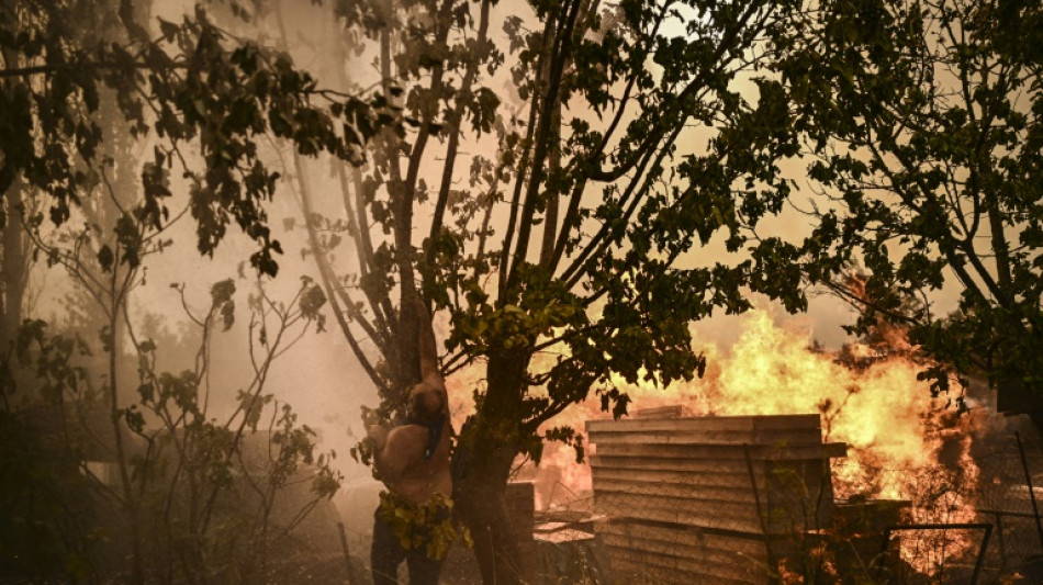 Nouvelle vague d'incendies en Grèce, vingt morts en deux jours