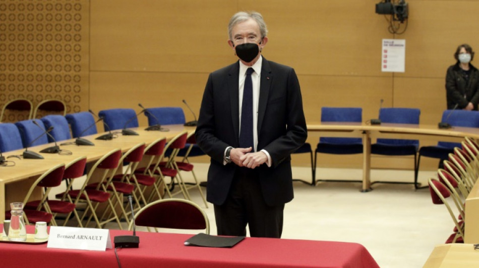 Devant le Sénat, Bernard Arnault se pose en mécène de la presse