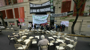 Deputados argentinos mantêm veto de Milei à lei de orçamento universitário