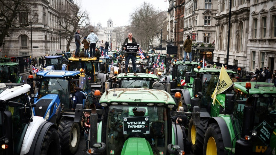 Royaume-Uni: Des centaines de tracteurs à Londres contre une taxe sur la succession