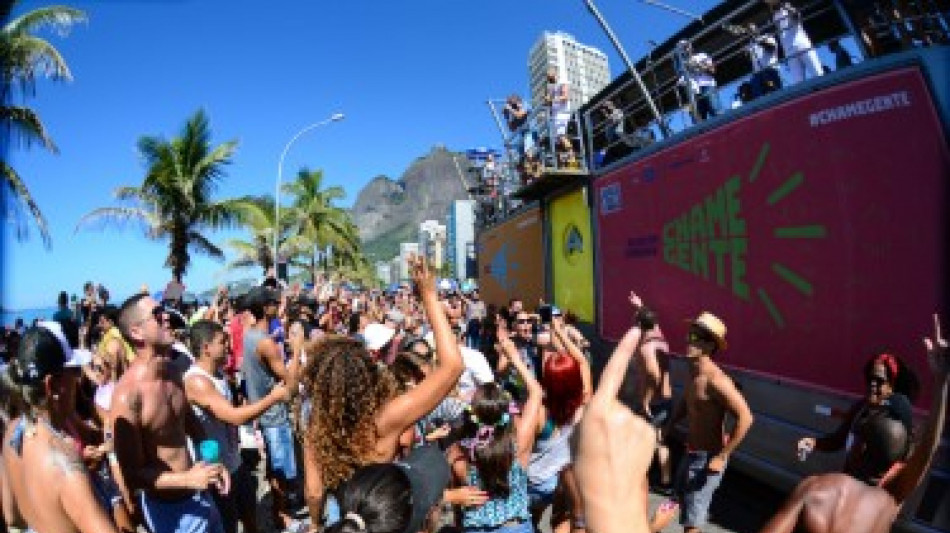 Il carnevale di strada entra nel vivo a Rio de Janeiro