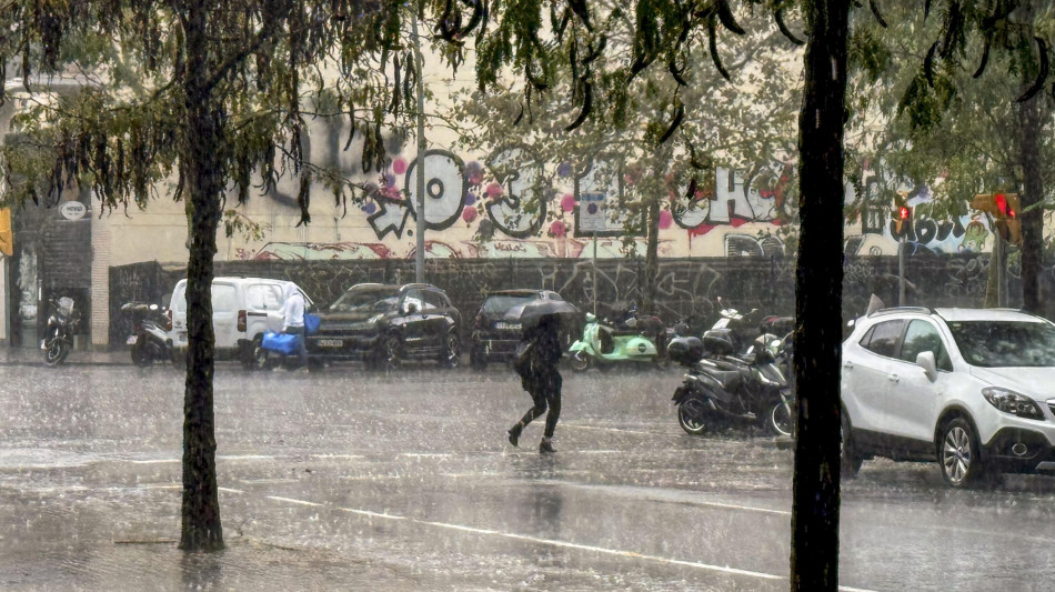 Deviati 50 voli da aeroporto Barcellona, stop a treni regionali