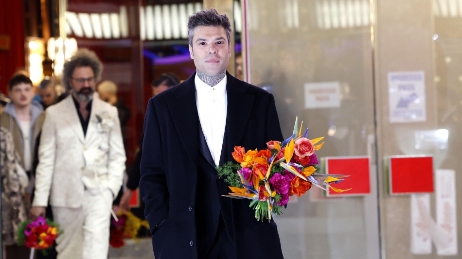 Fedez, "cadiamo per imparare a rialzarci"