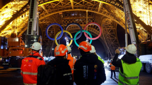 París retira los anillos olímpicos de la Torre Eiffel