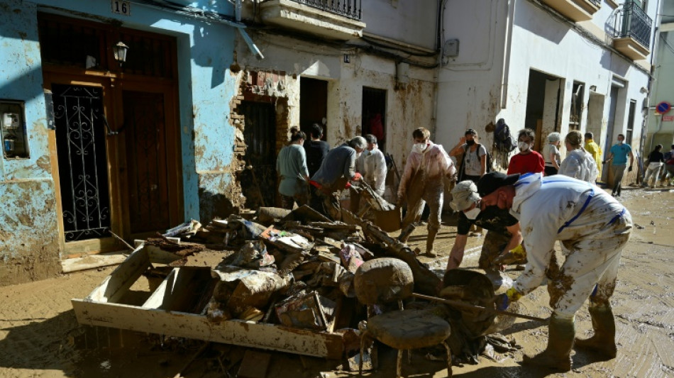 Inondations en Espagne: le temps du "débat politique" viendra, promet Sánchez