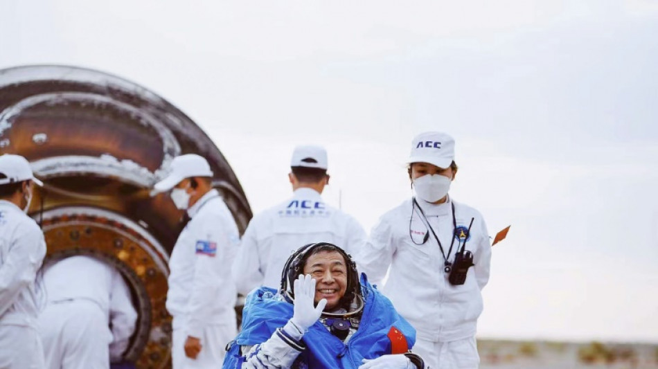 Tres astronautas chinos regresan a la Tierra