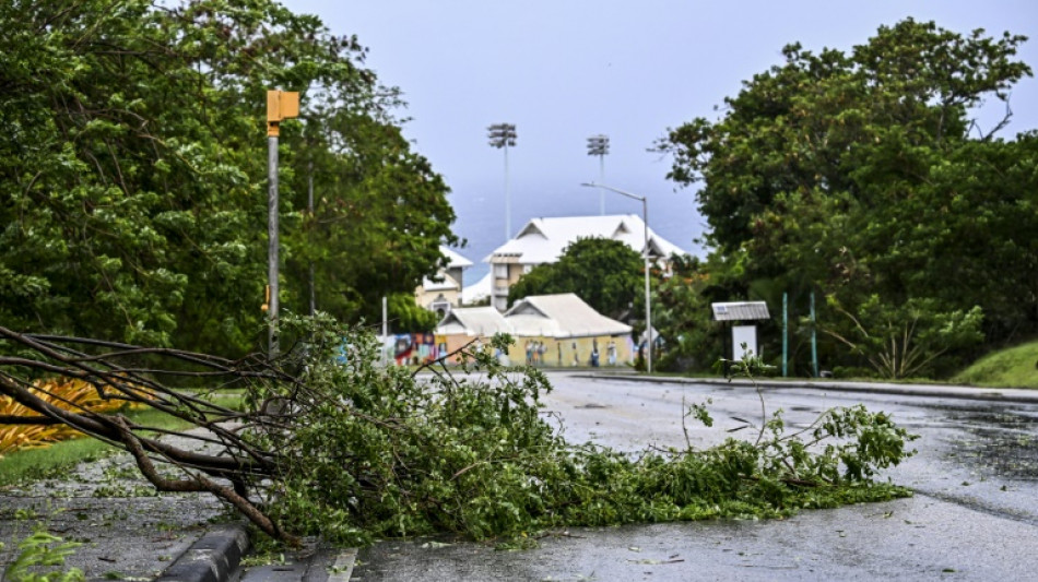 L'ouragan Béryl et ses vents "dévastateurs" touchent le sud des Antilles