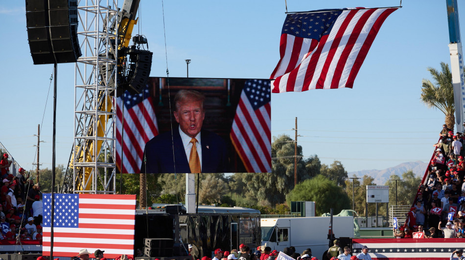 L'uomo armato al comizio di Trump, sono un suo fan al 100%