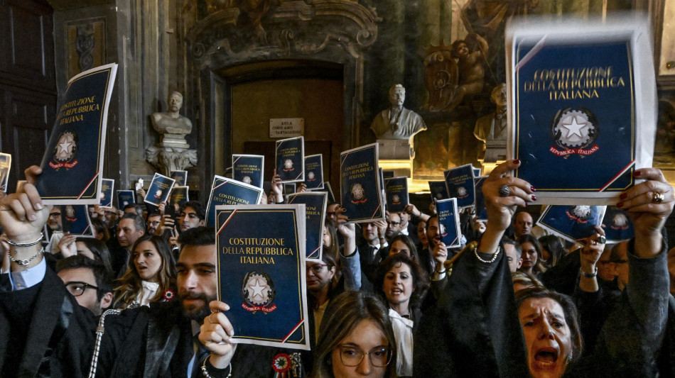 Tajani,toghe che sventolano Costituzione piuttosto la studino