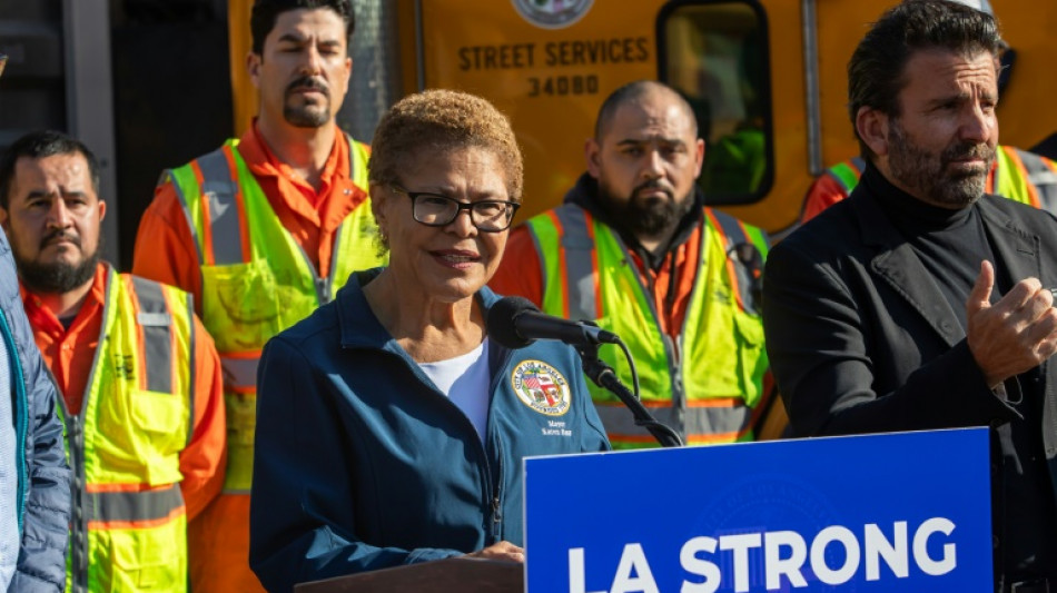 Milder winds help LA firefighters as Trump vows to visit