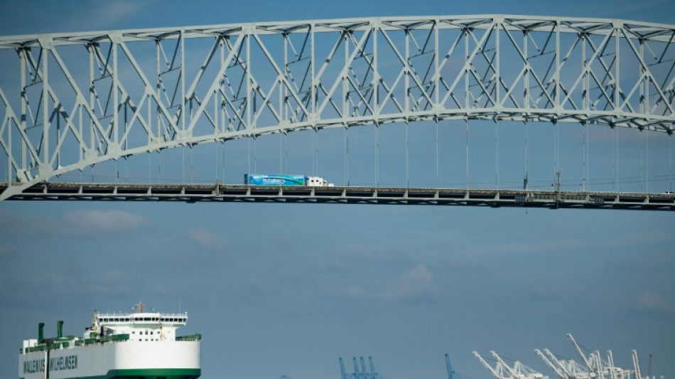 Un puente de EEUU se derrumba tras chocar contra él un barco