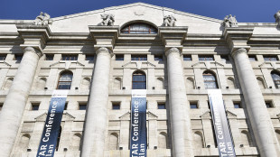 Borsa: Milano apre positiva, +0,62%