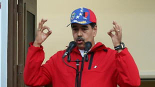 Maduro anuncia 'debate público' sobre reforma constitucional na Venezuela