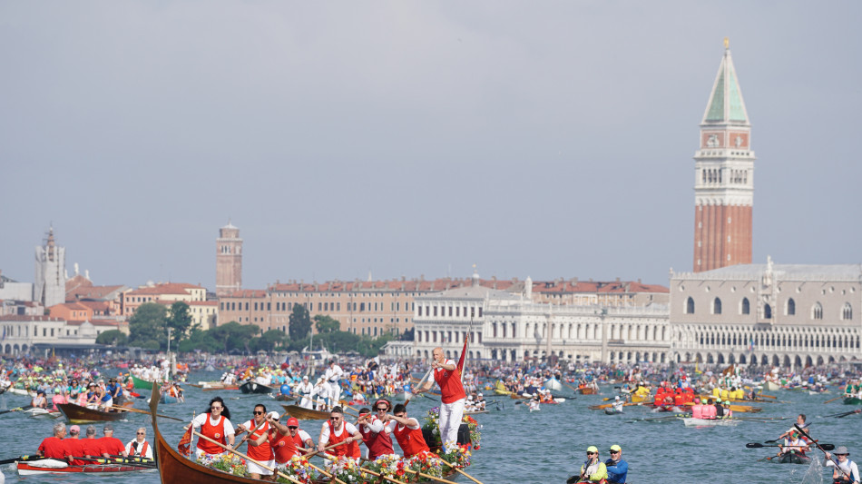 Record storico del turismo nel 2023, 451 milioni presenze