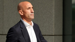 El expatrón del fútbol español Luis Rubiales, retenido brevemente tras volver a España