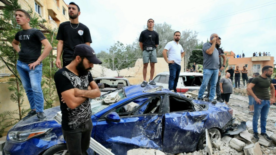 Líbano anuncia 15 mortos em bombardeios israelenses fora de redutos do Hezbollah