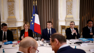 Présidentielle: Macron toujours focalisé sur l'Ukraine, les candidats reçus à Matignon