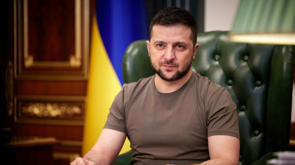 Zelensky, attendu devant le parlement, remet l'Ukraine au coeur de la présidentielle