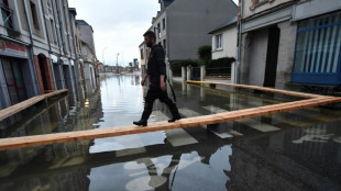 Inondations dans l'Ouest: l'eau monte moins que prévu, trois départements restent en vigilance rouge