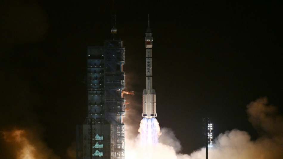 Nave espacial chinesa se acopla com sucesso à estação Tiangong