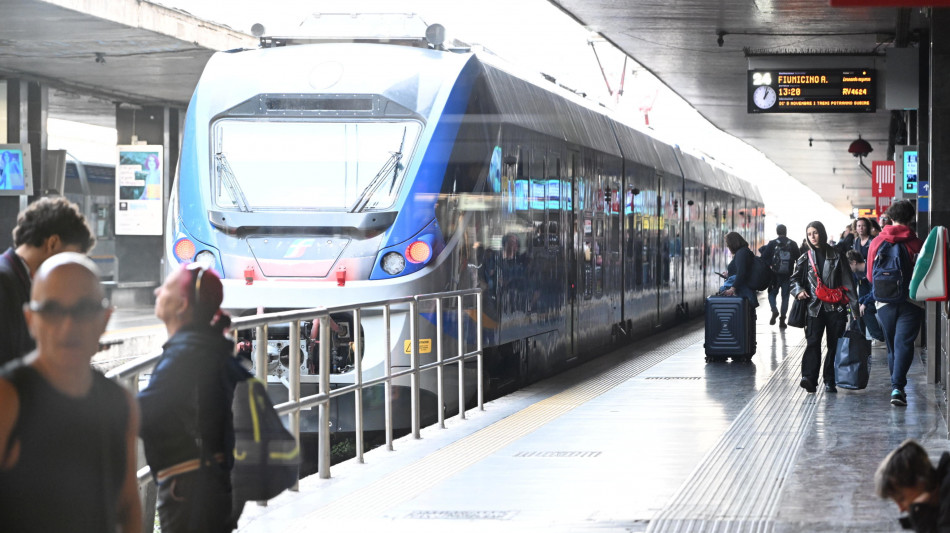 Capotreno presa a schiaffi da un passeggero nel Pavese