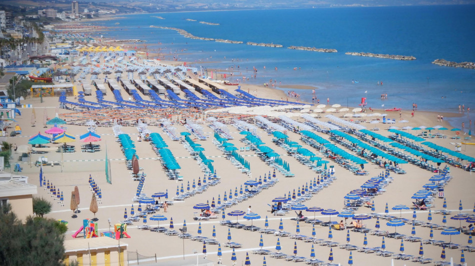 Federconsumatori, è di nuovo caro-spiaggia, aumenti del 5%