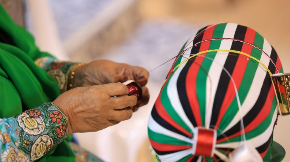 Aux Emirats, des femmes perpétuent l'art de la broderie traditionnelle