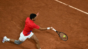 Los favoritos pasean en un arranque del tenis de París golpeado por la lluvia