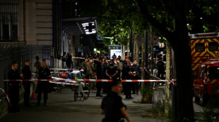 Un militar francés herido con arma blanca en París, el atacante detenido