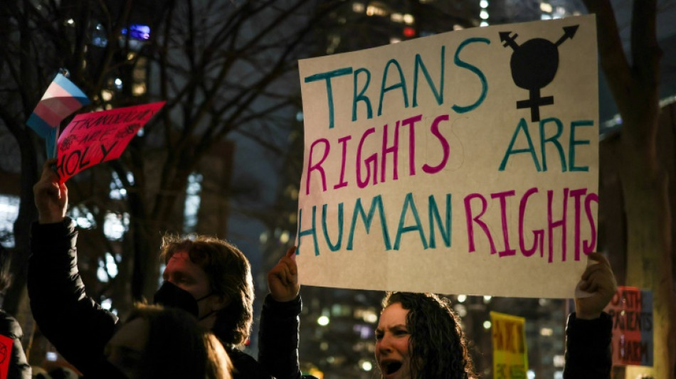 "Ne capitulez pas": manifestation à New York pour les droits des personnes trans