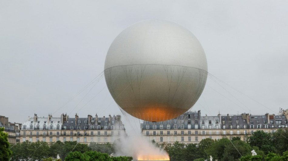 La alcaldesa de París quiere "conservar" el pebetero y los aros de la Torre Eiffel