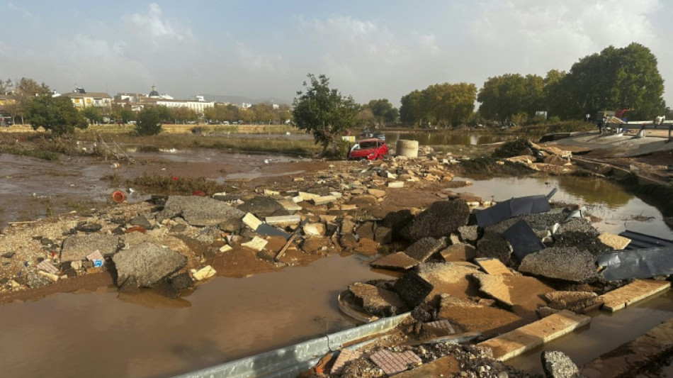 España envía más militares a una Valencia traumatizada por la devastación de las inundaciones