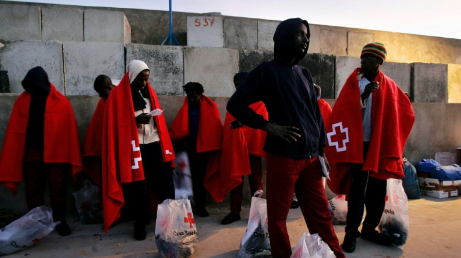 Un migrante muerto y decenas de rescatados cerca de Canarias