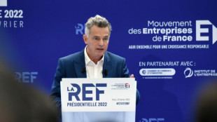 Compétitivité et industrialisation au coeur des discours des candidats devant les patrons