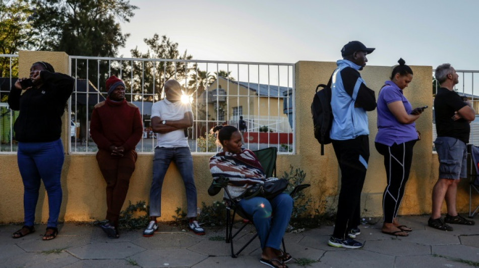 Namibie: des bureaux de vote rouvrent malgré les protestations de l'opposition