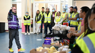 Cozinheiro basco do Palácio de Buckingham distribui comida aos necessitados