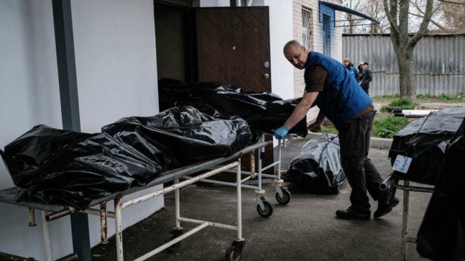 "Balle dans la tête": à la morgue de Boutcha, autopsies de crimes de guerre